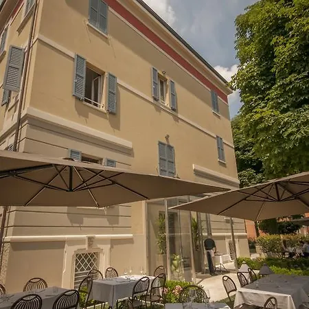 מלון Hotel Villa Maranello