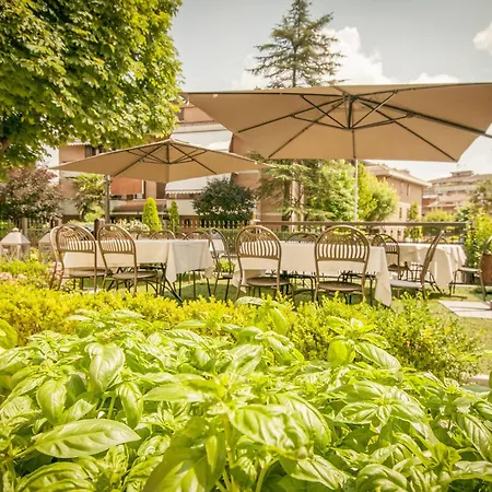 מלון Hotel Villa Maranello 3*